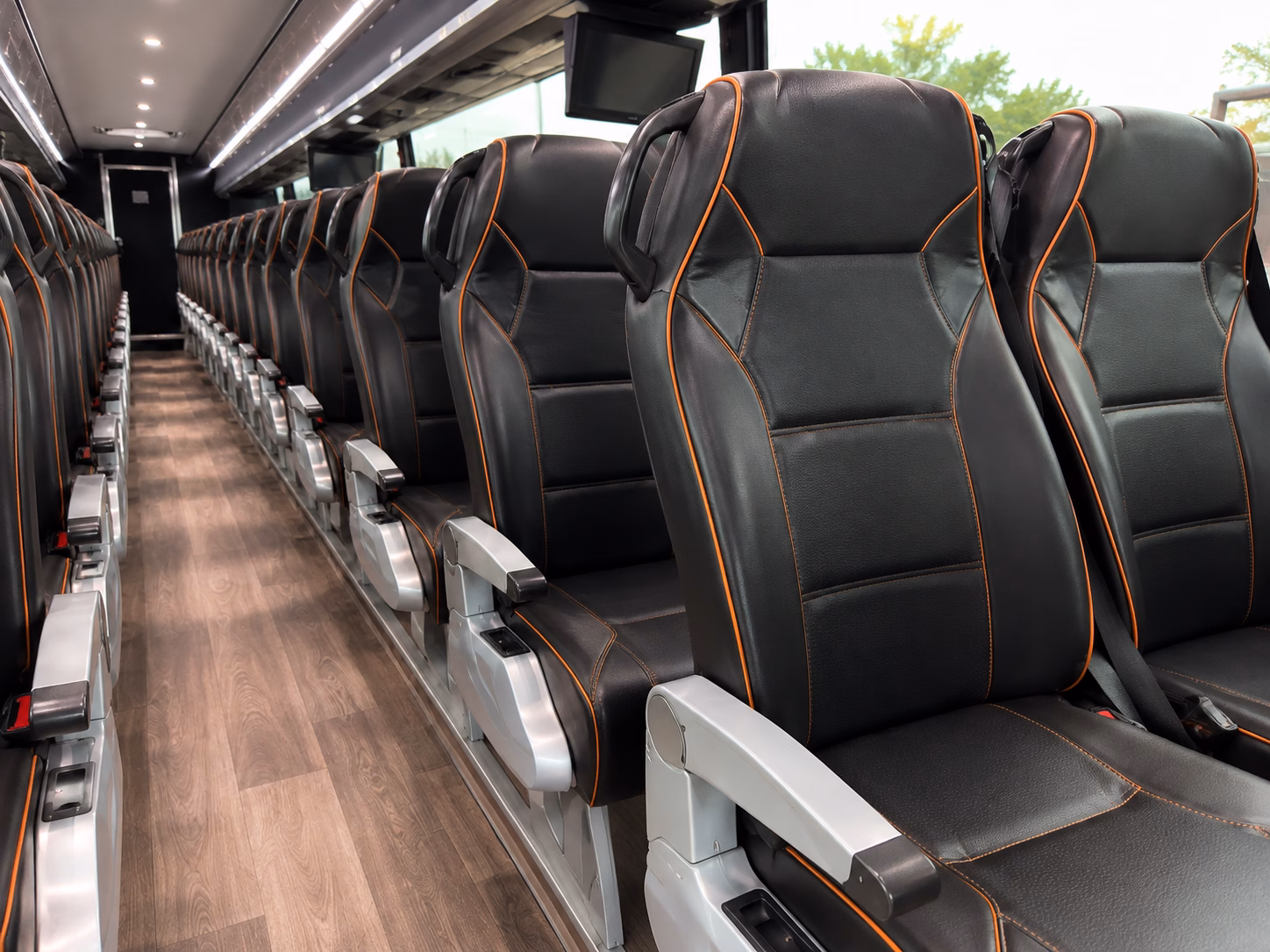 buses to the grapevine urban wine trail tasting rooms